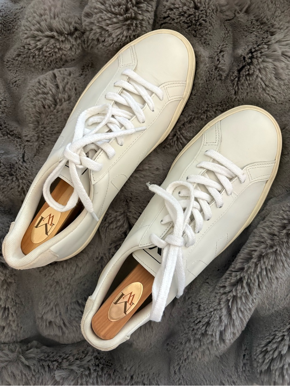 VEJA Esplar Sneakers - Picture 1 of 14